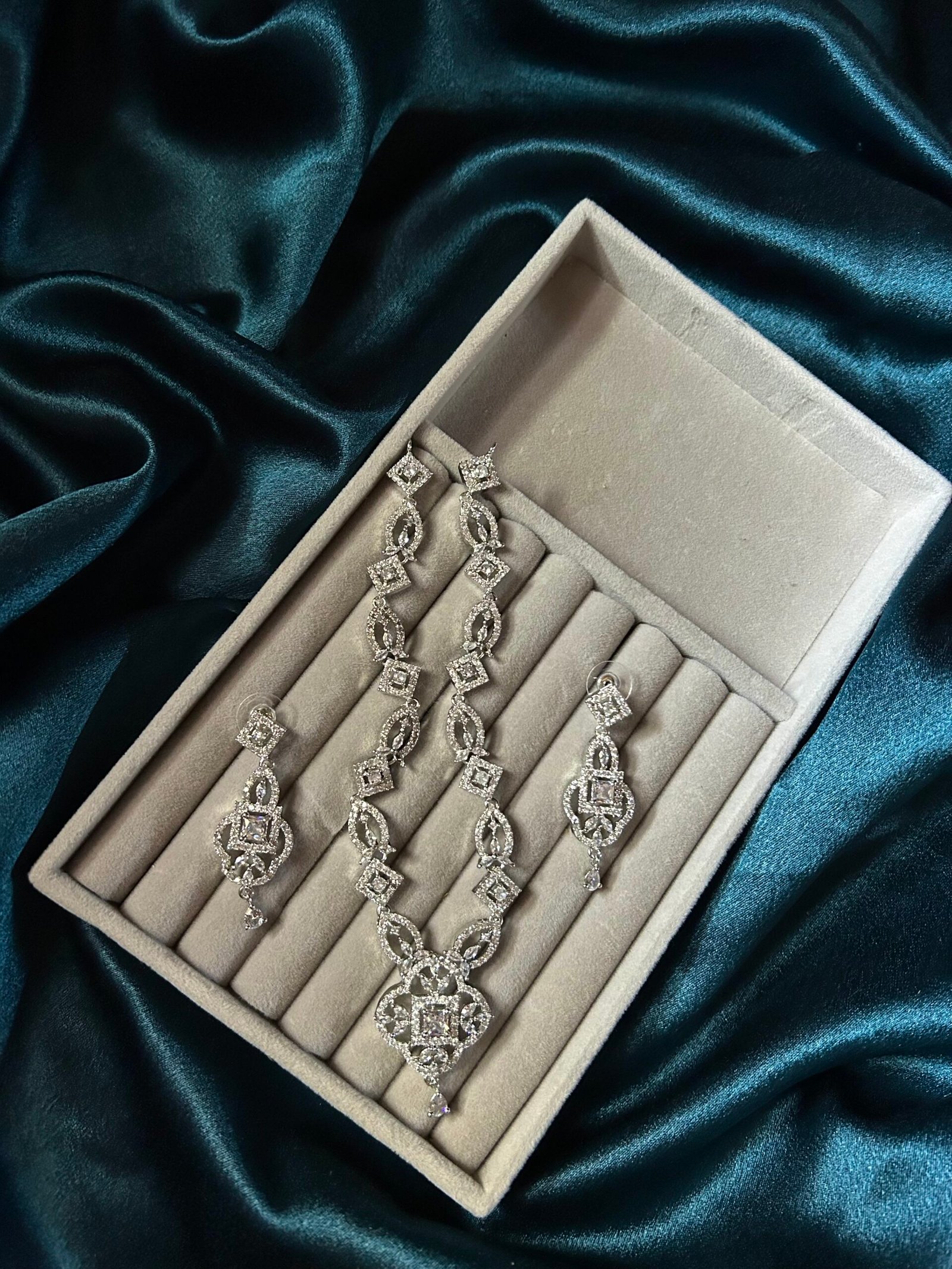 AD Silver Necklace Set