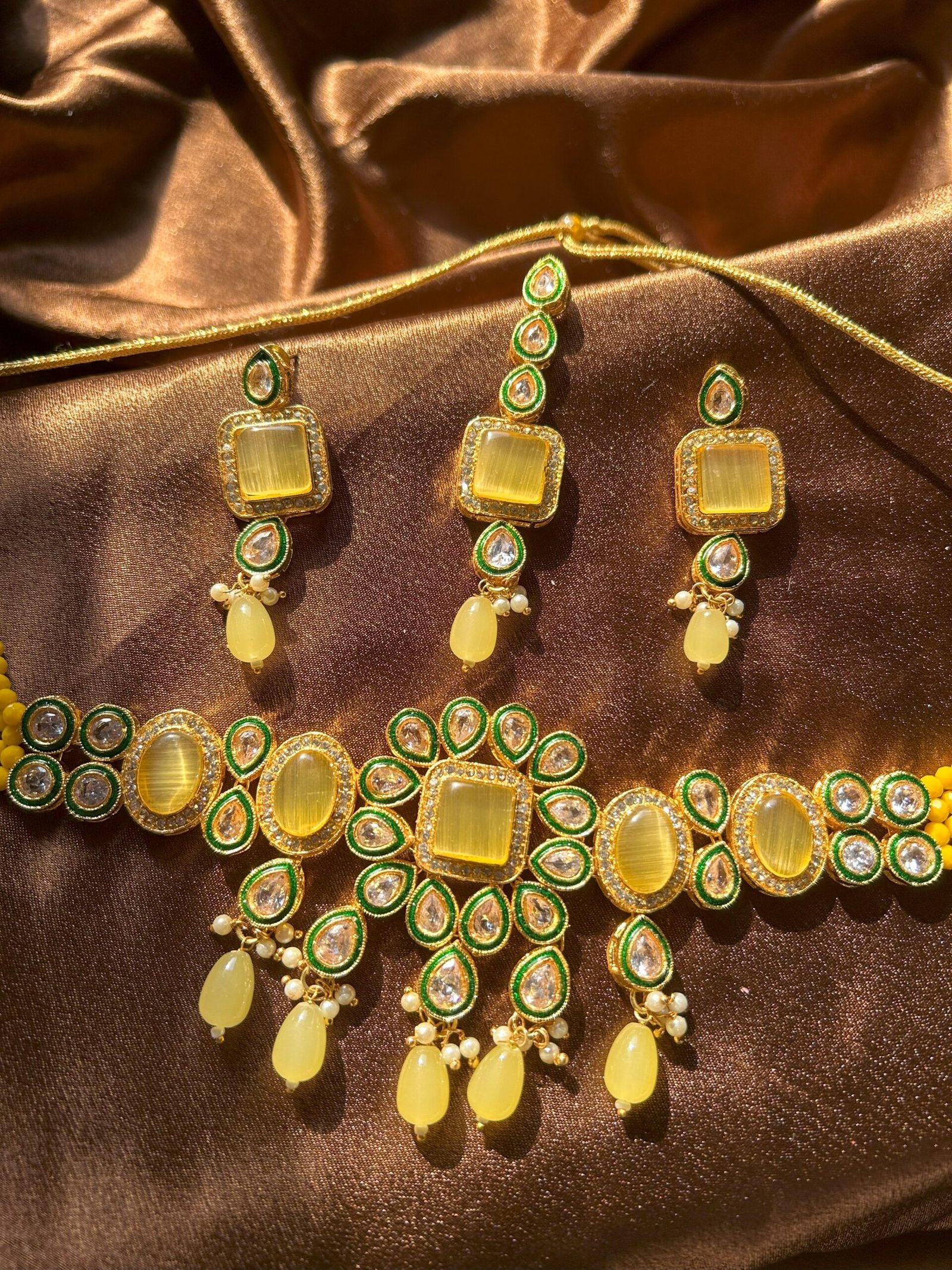 Kundan Neckset With Mangtika - Yellow