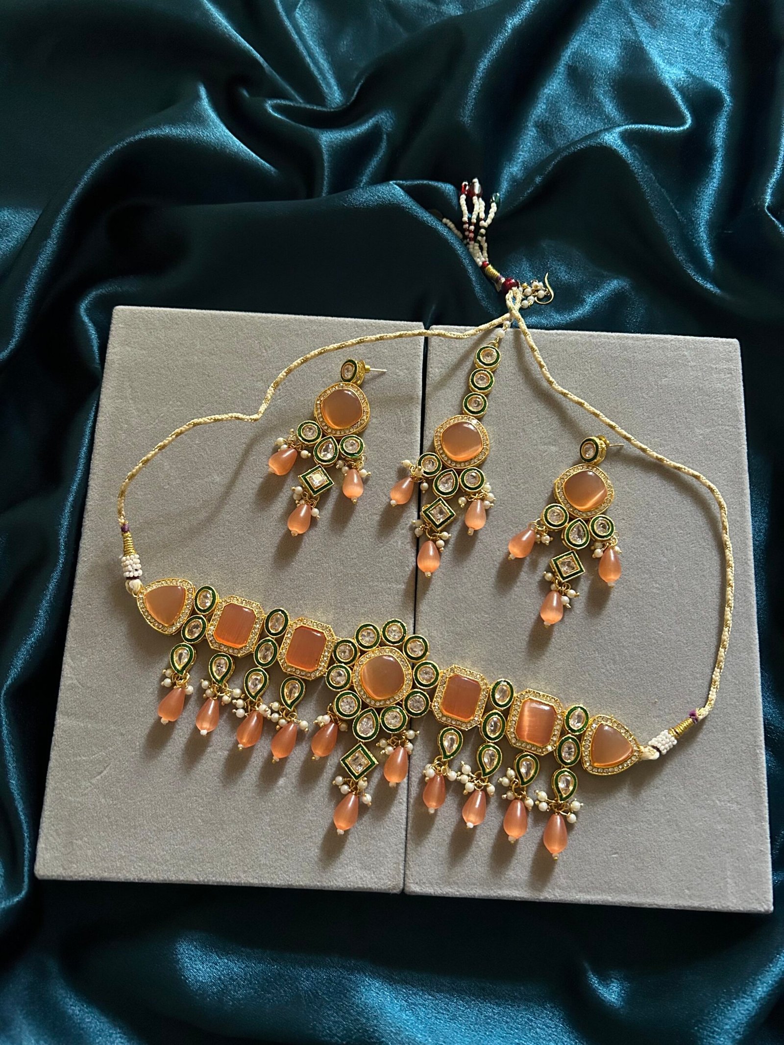 Monalisa Necklace Set With Mangtika - Peach