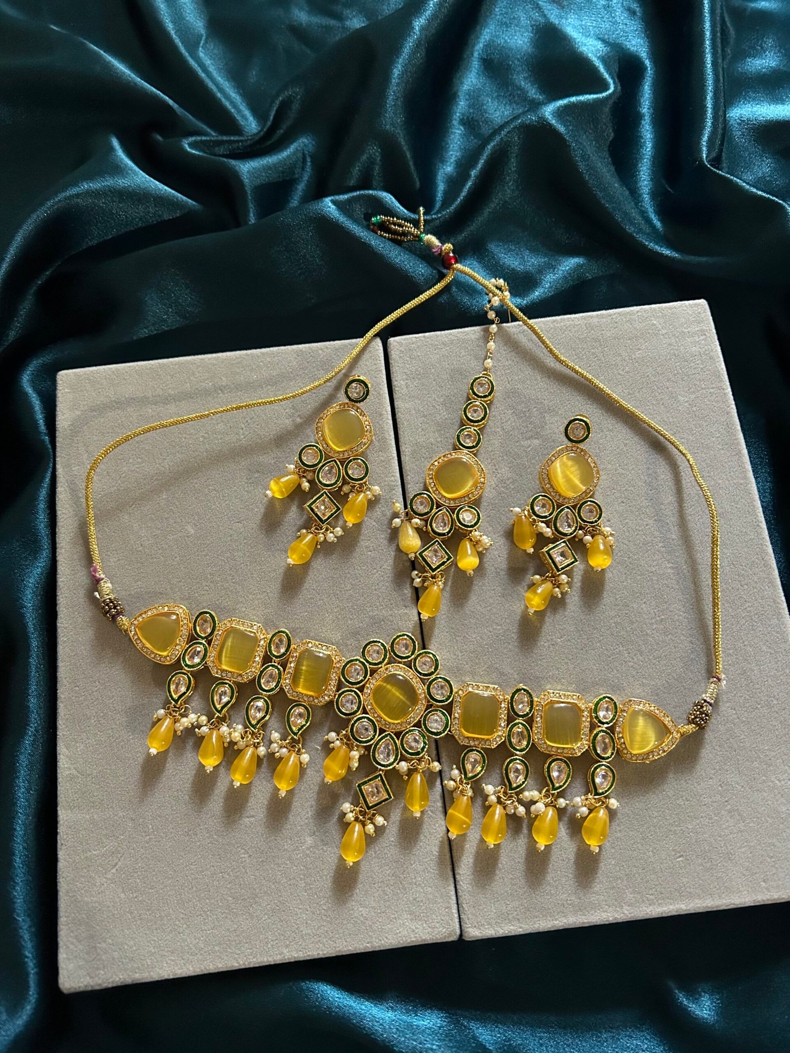 Monalisa Necklace Set With Mangtika - Yellow