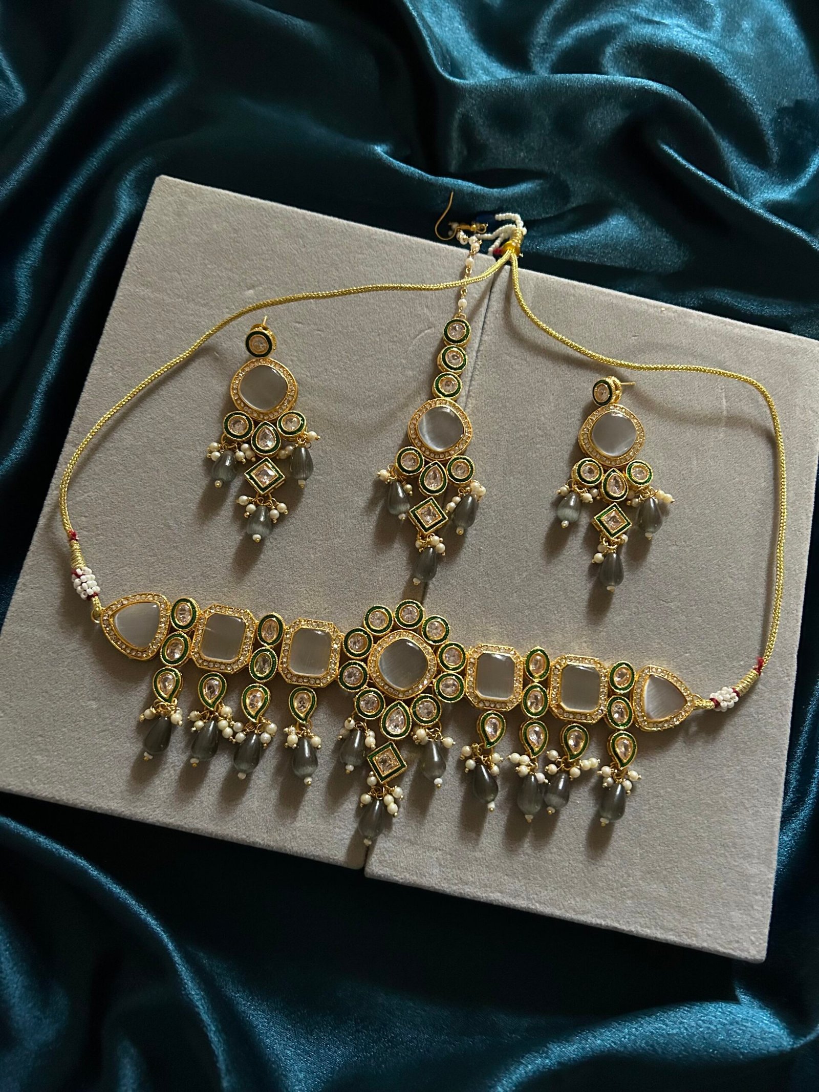 Monalisa Necklace Set With Mangtika - Grey