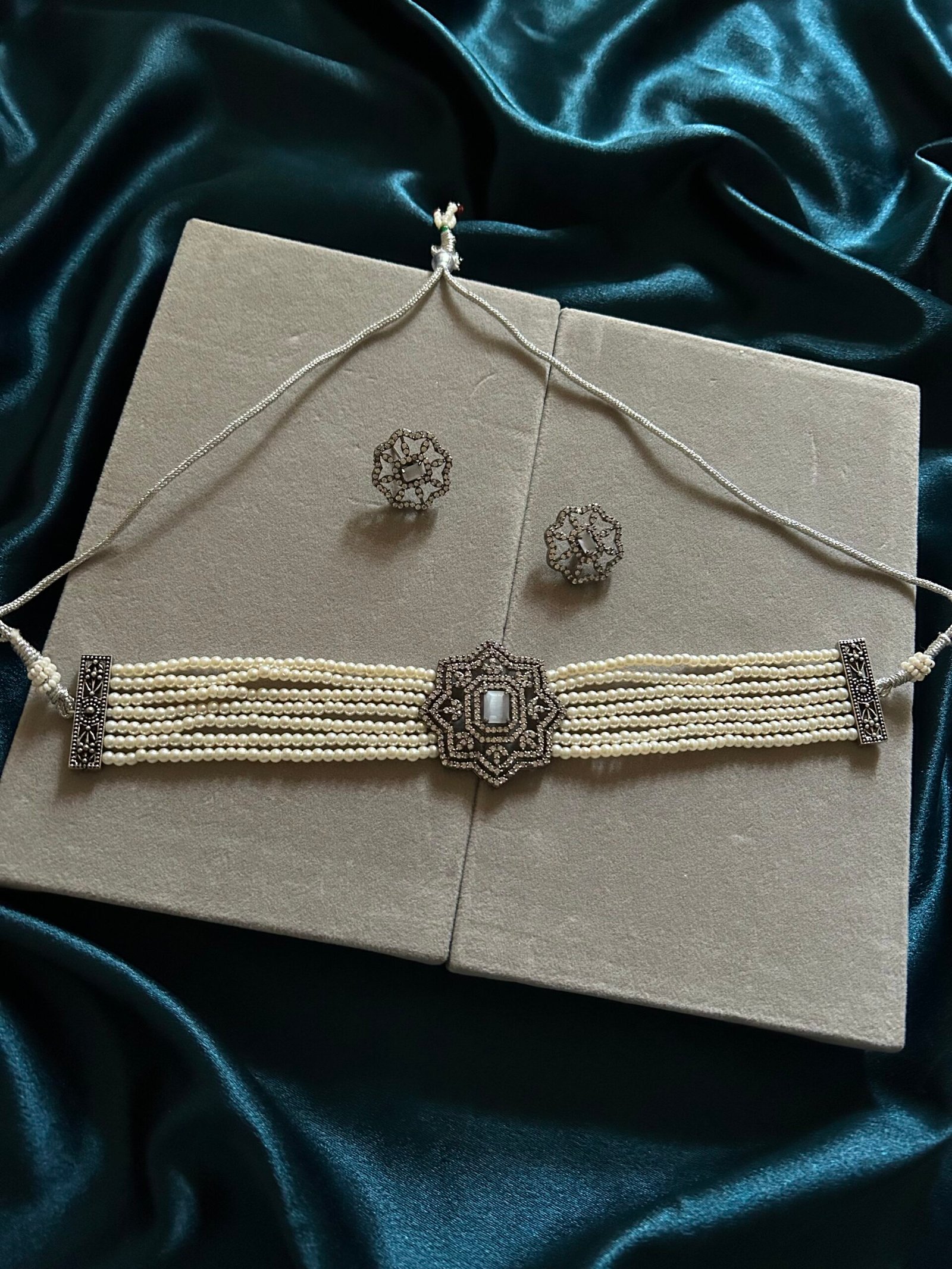 AD Pearl Choker Set With Studs