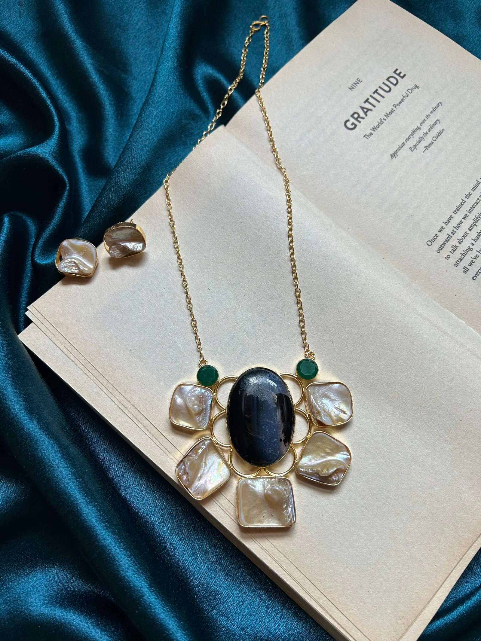 Long Necklace Shaded Druzy Set With Studs - Black