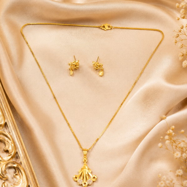 Daily Wear Chain Pendant Set with Earrings