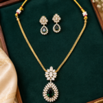 Beautiful Necklace Set With Earrings - Green