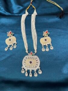 Long Pearl Necklace With earrings - Maroon - Image 2
