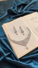 AD Necklace Set With earrings - silver - Image 3