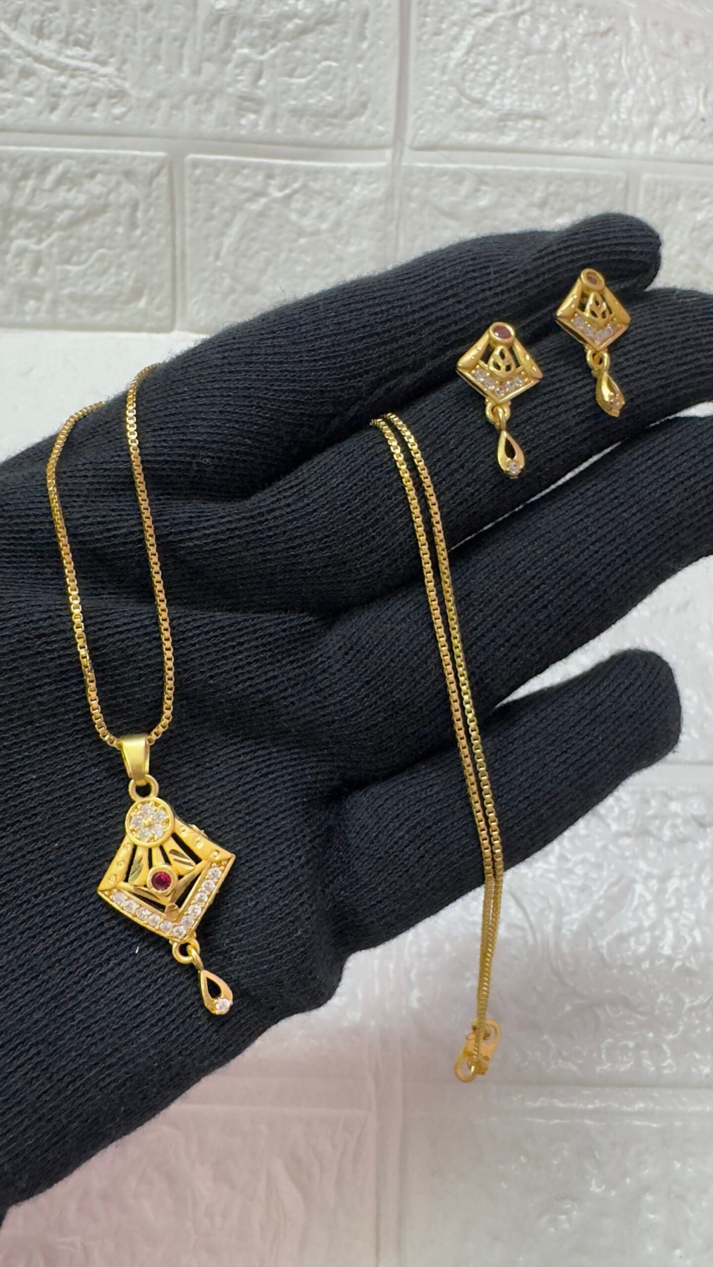 Daily Wear Chain Pendant Set With Earrings - C8