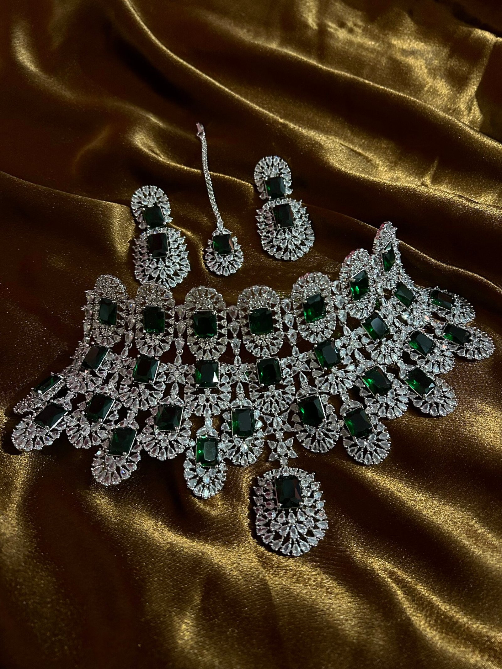 Kiara Beautiful AD Neckset With Mangtika - Green