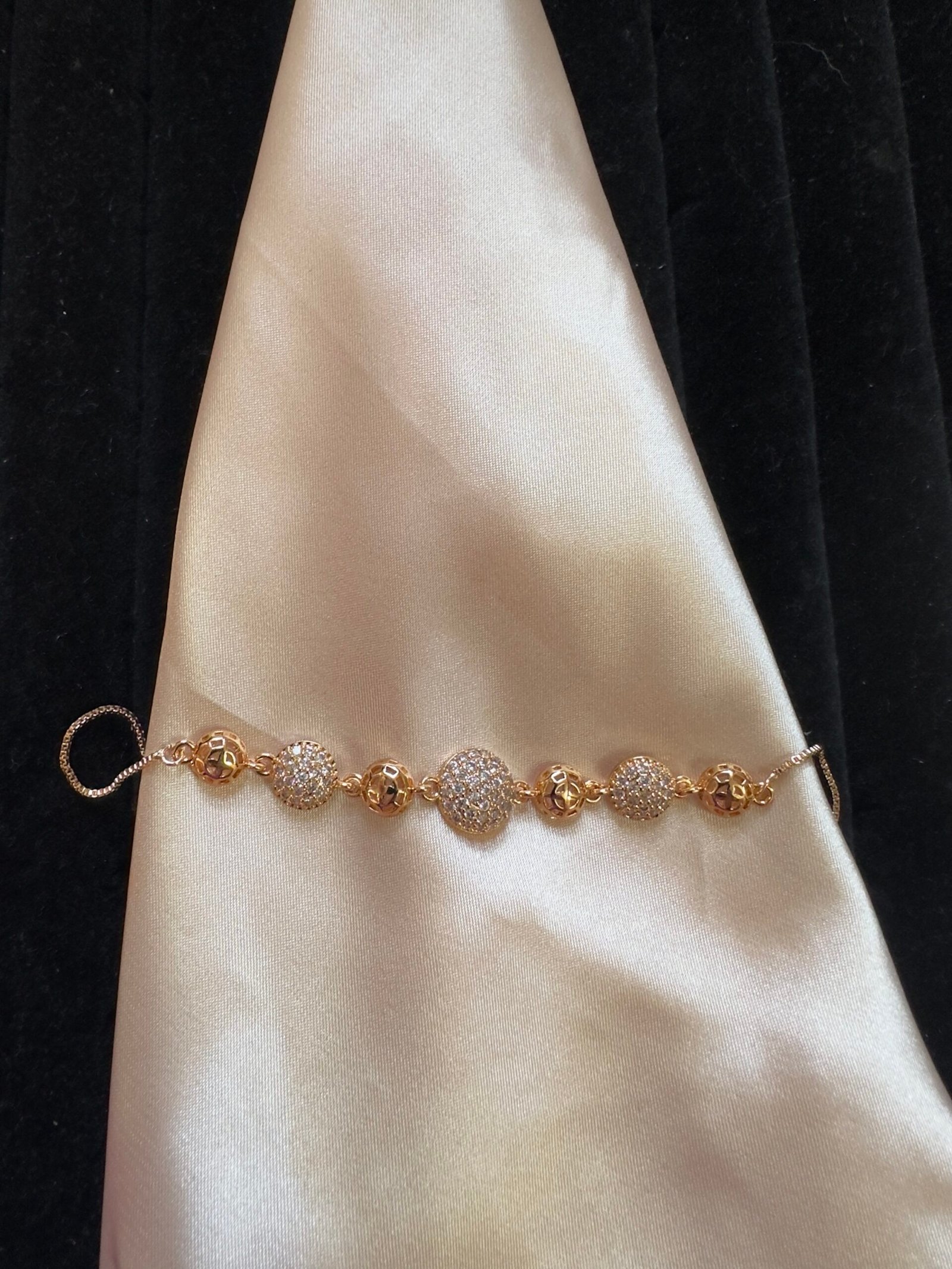 AD Push Pull Bracelet - Small Circles