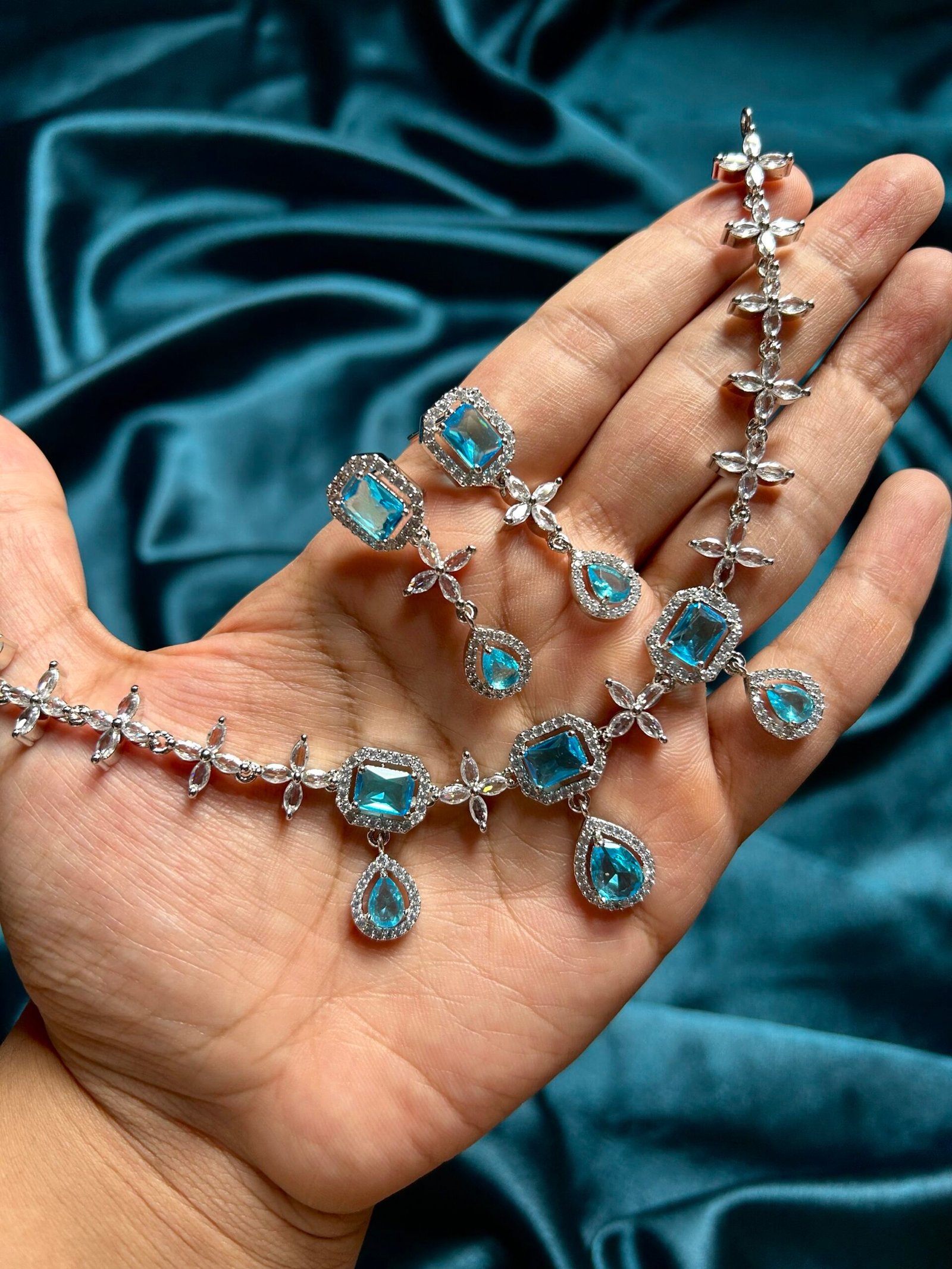 Lily AD Neckset - Blue