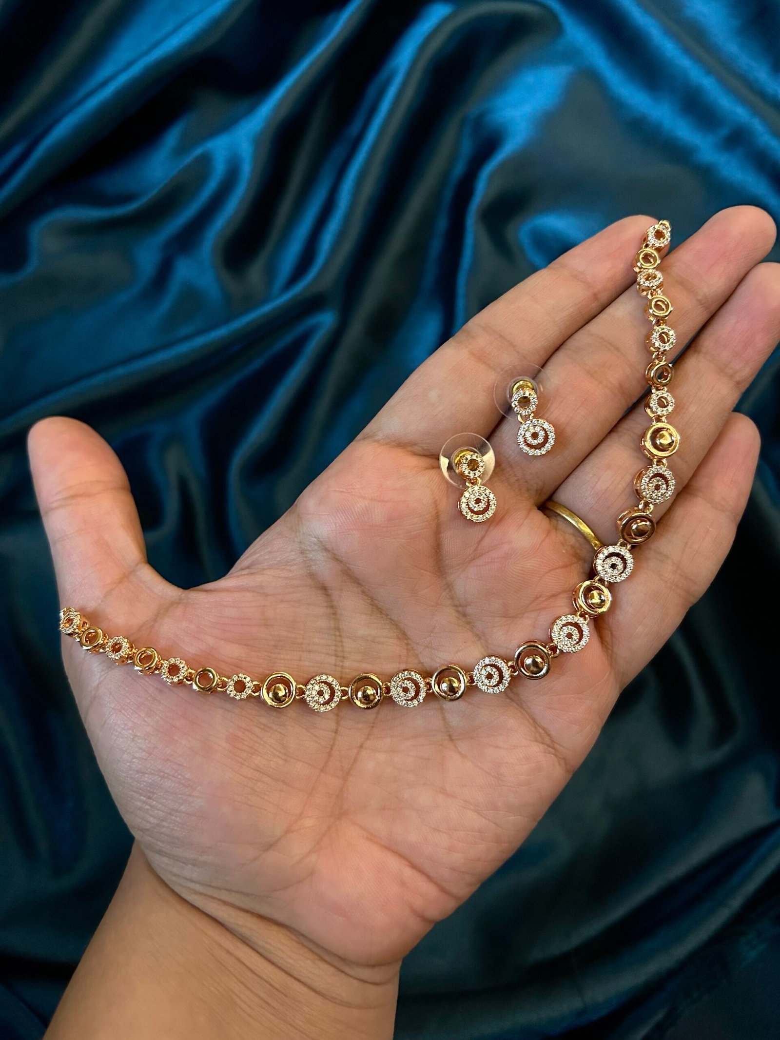 DC AD Neckset Sleek
