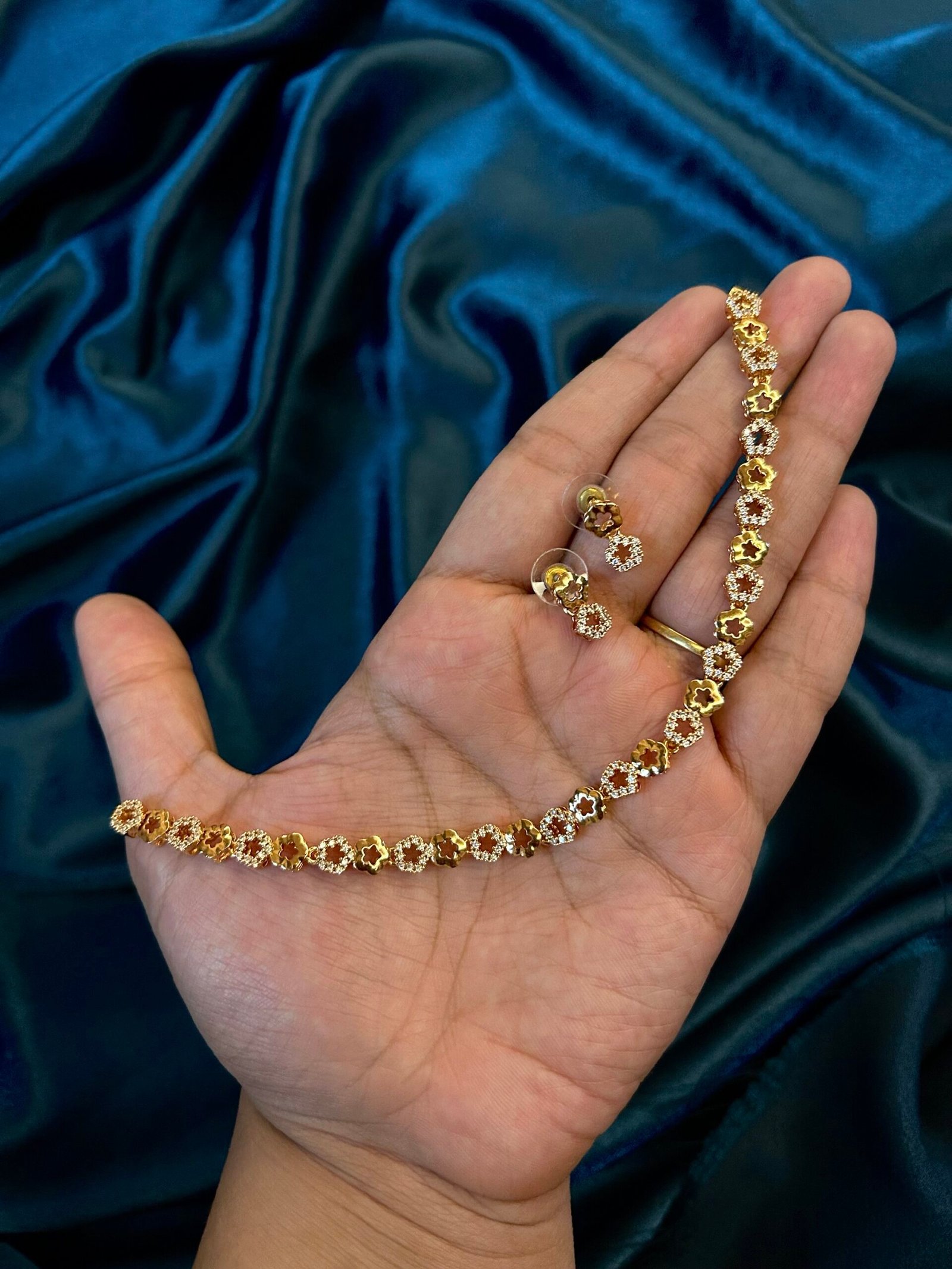 DC AD Sleek Necklace Set