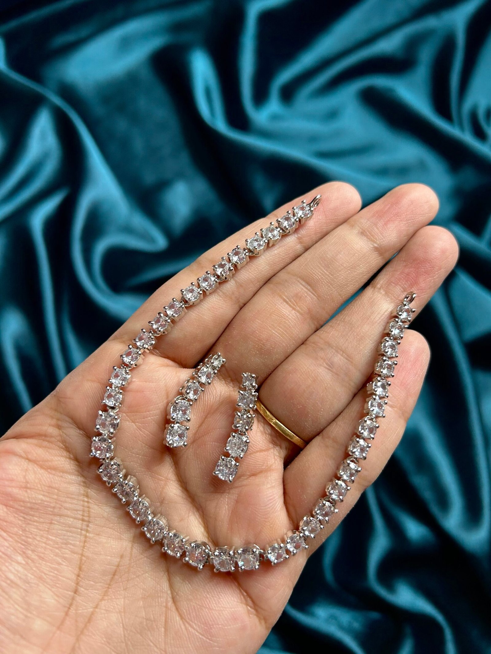 AD Sleek Necklace Set