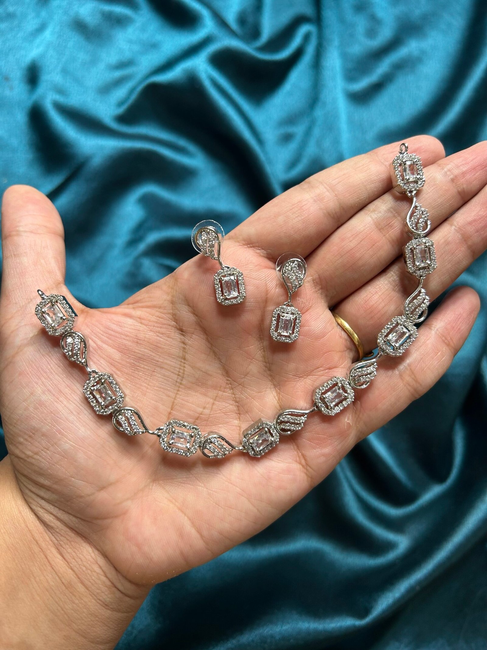 AD Sleek Necklace Set - Silver