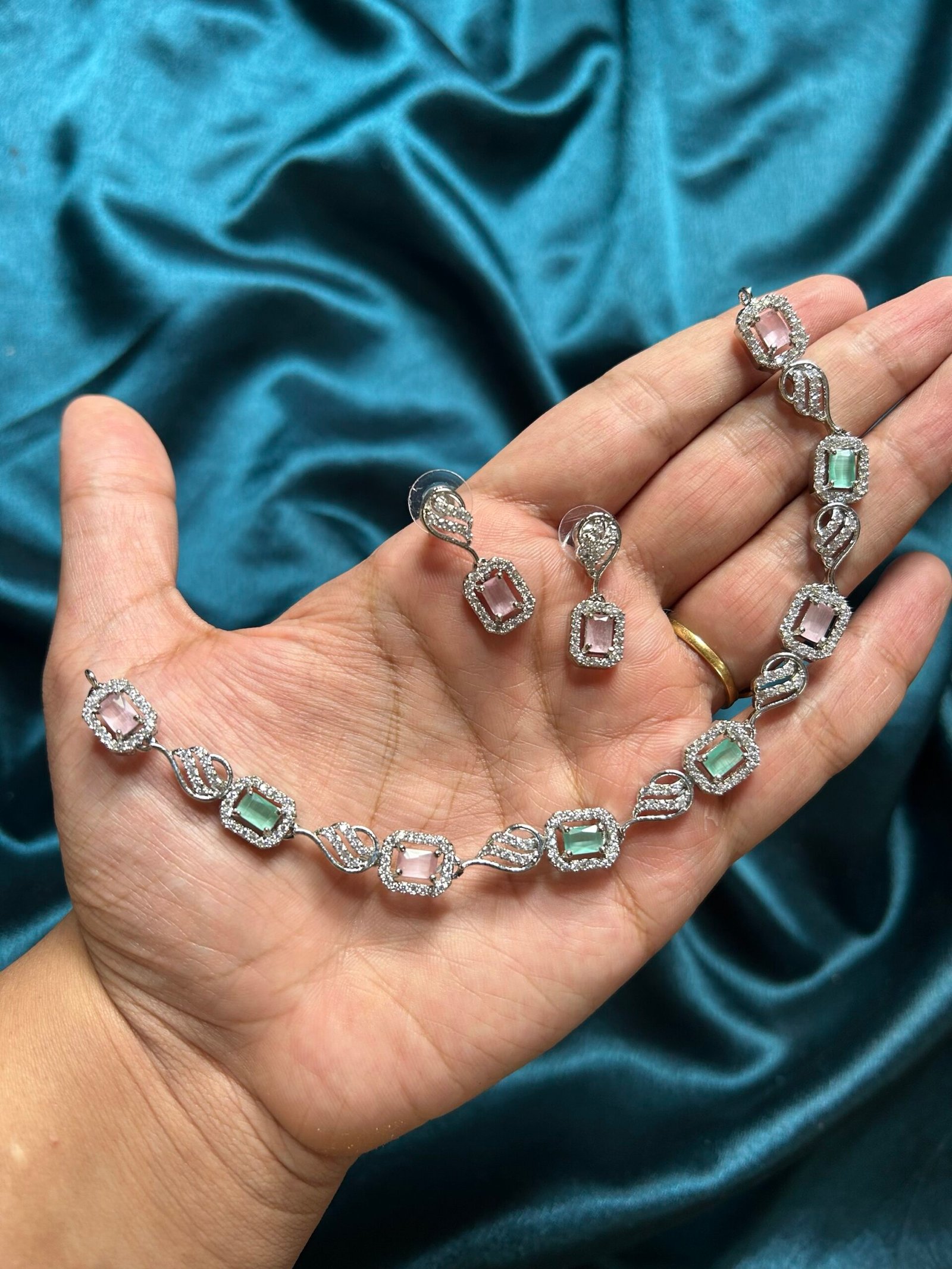 AD Sleek Necklace Set - Mint Pink