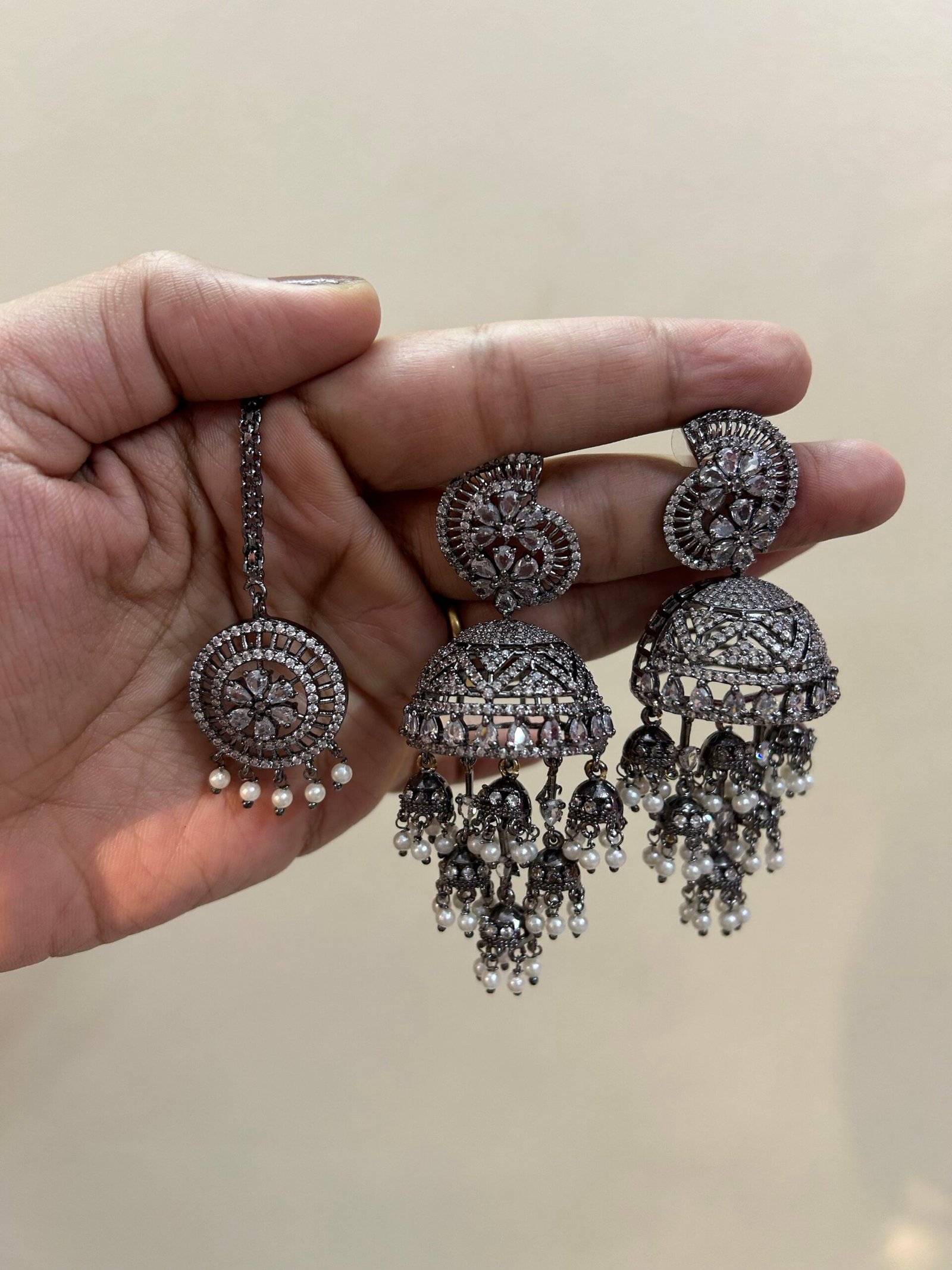 AD Jhumki With Mangtika - Black Polish