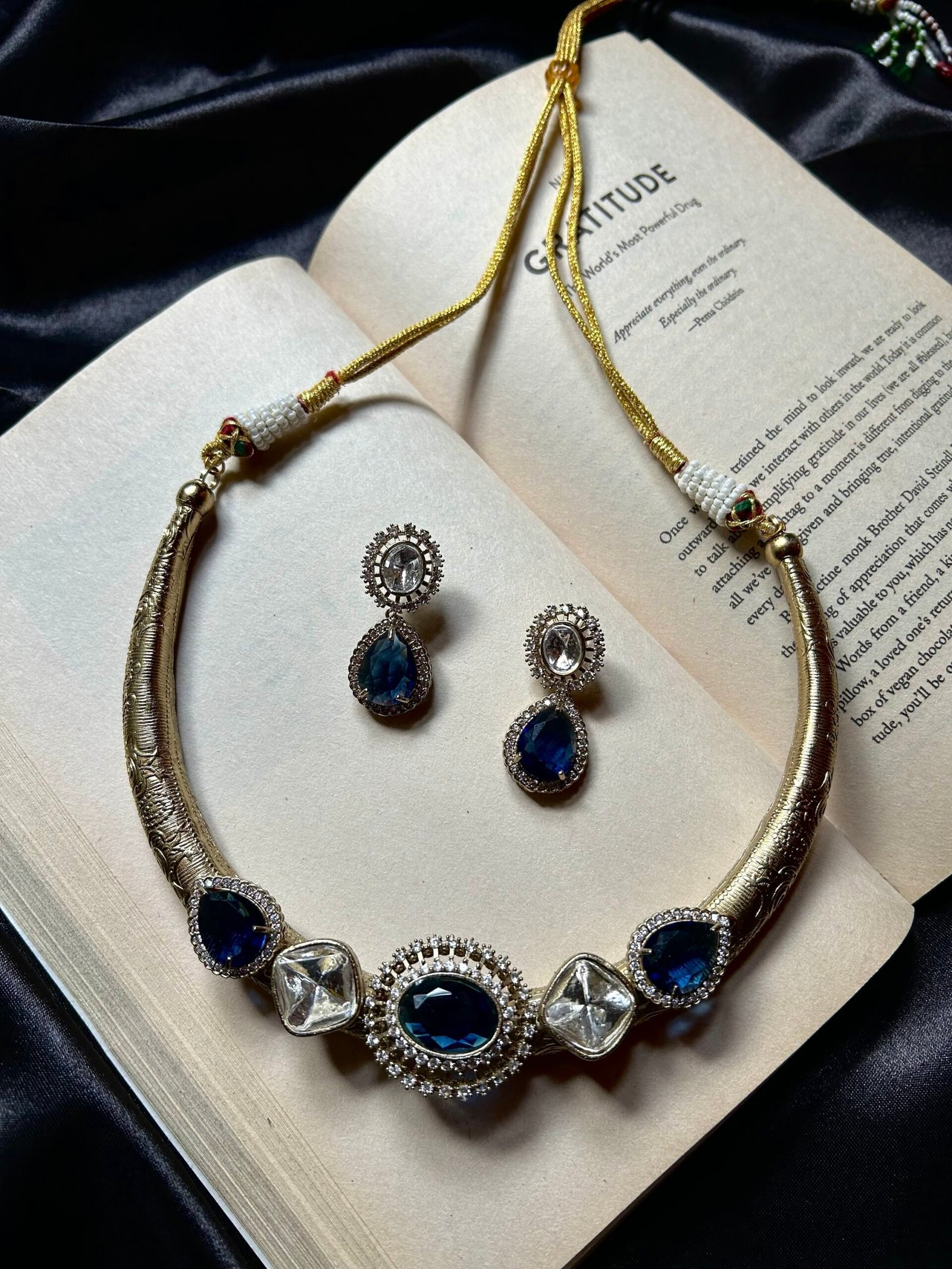 Hasli Necklace Set With Earrings - Blue