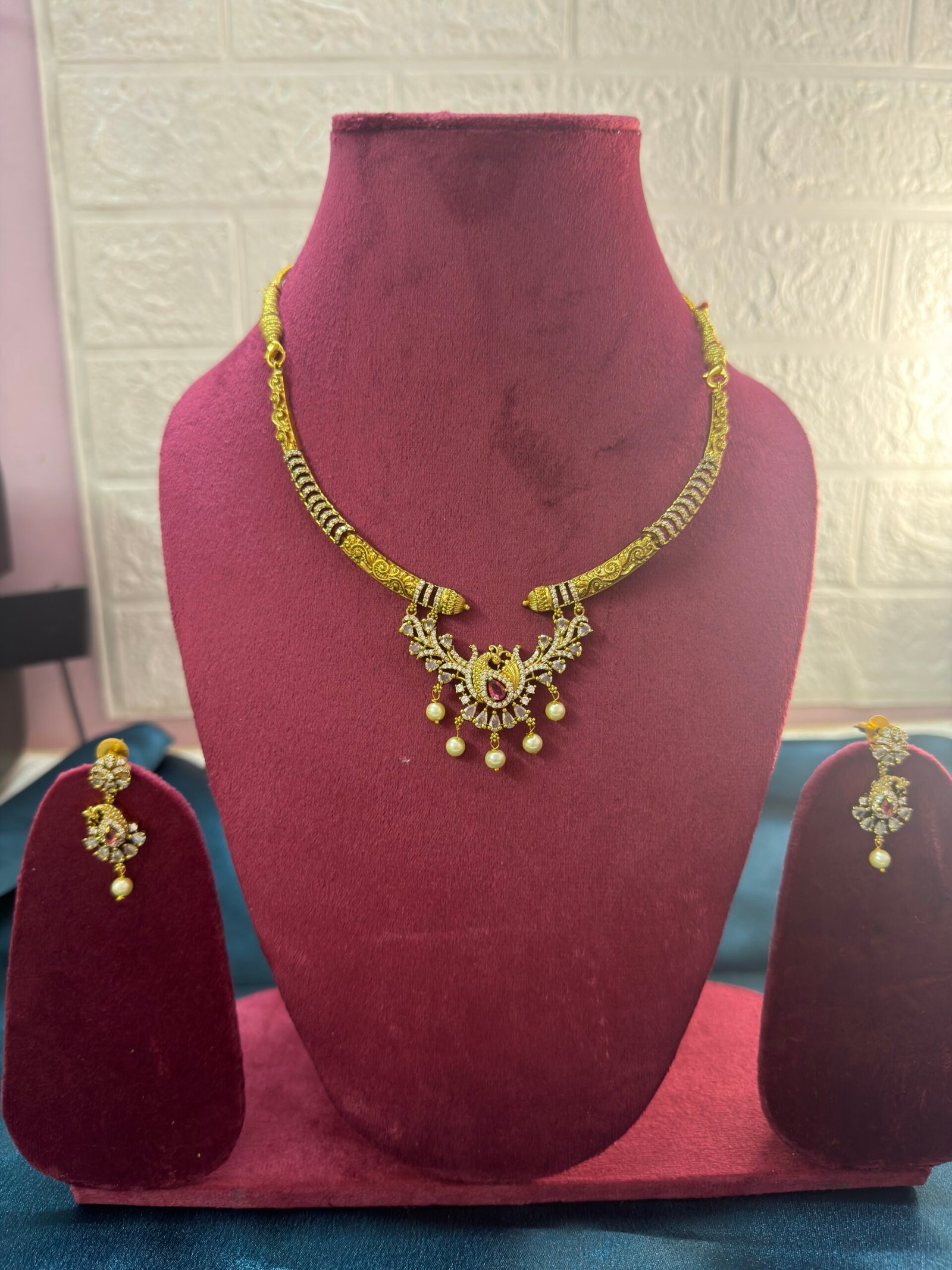 Amora Polish Ruby Necklace Set With Earrings