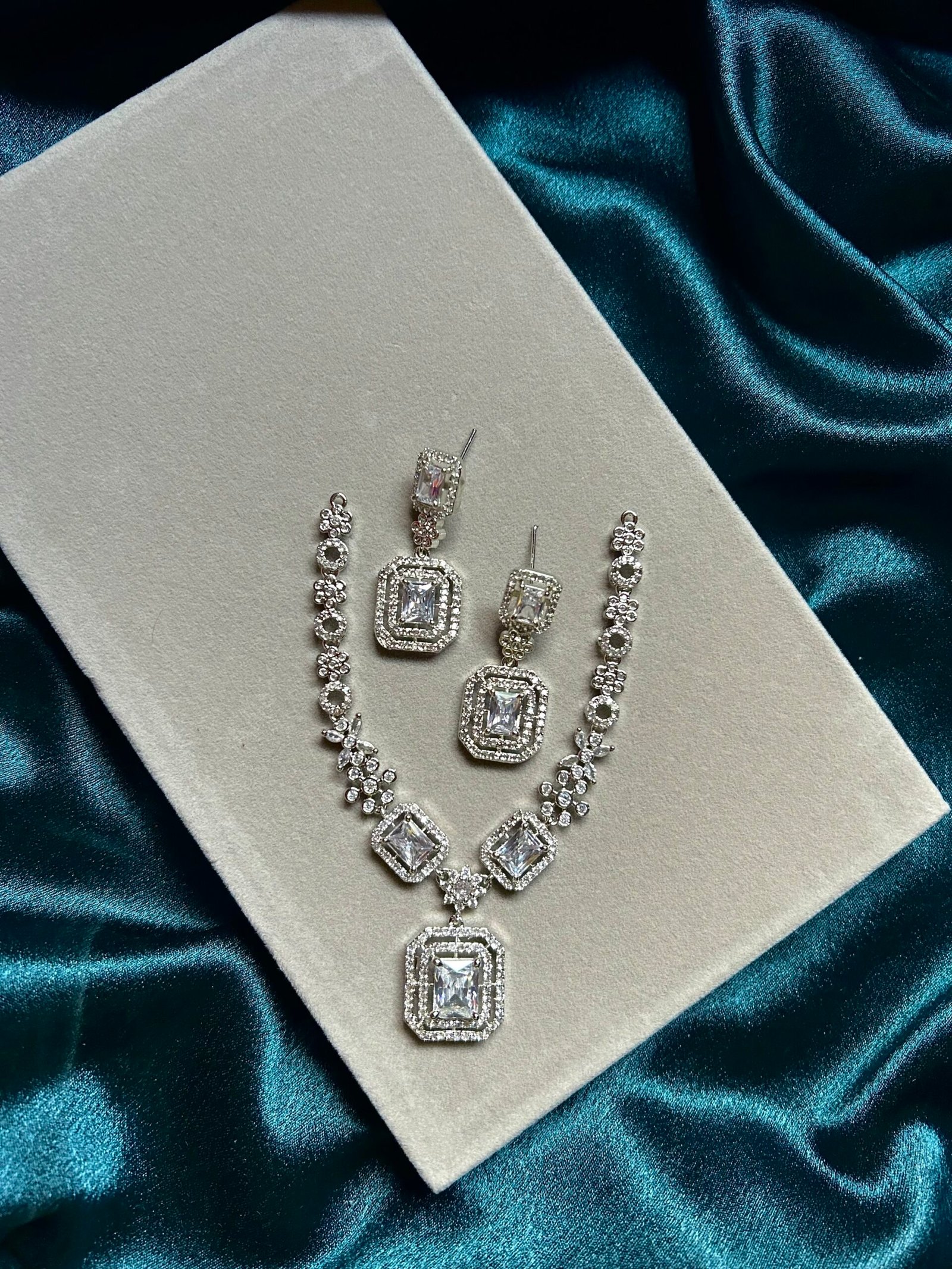 AD Silver Necklace Set